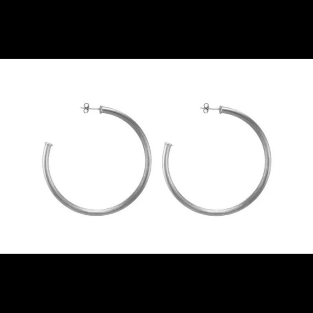 ISO 1 silver shelia fajl hoop earring